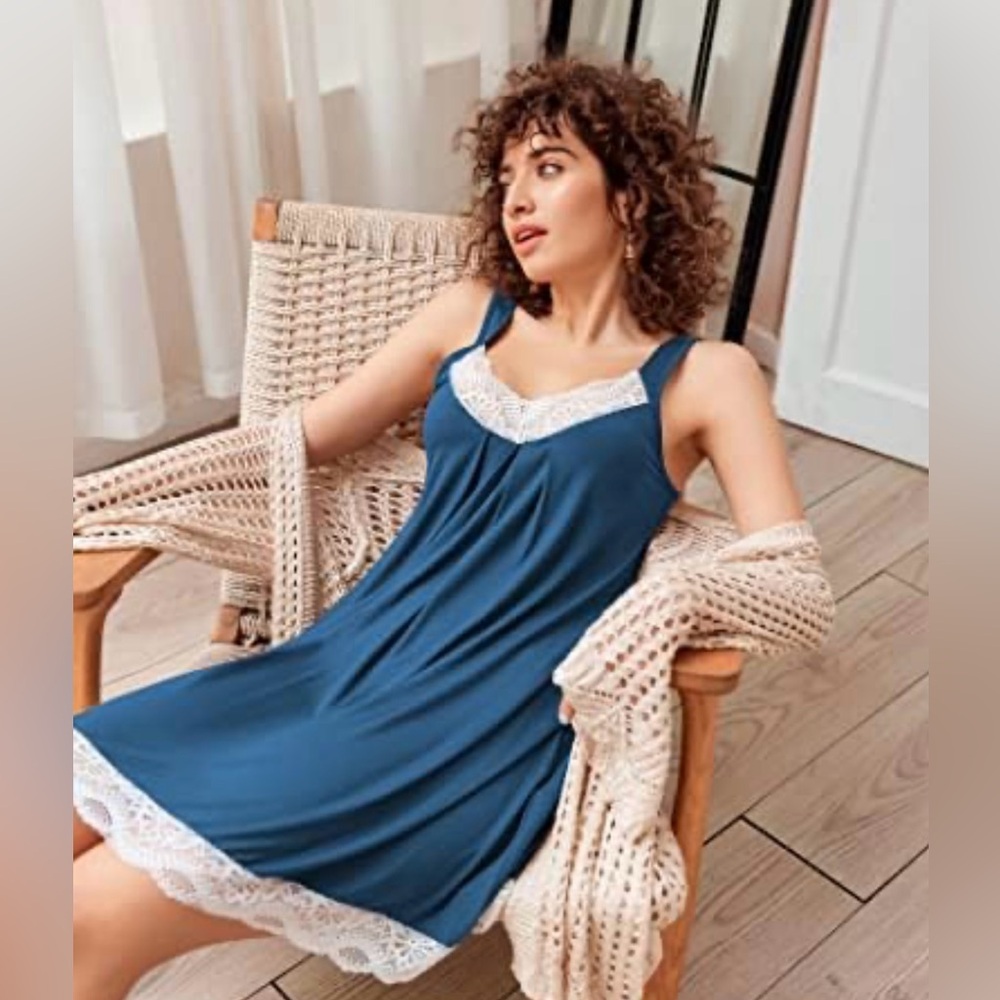 Ekouaer Women’s Nightgown V-neck Chemise Sleepwear Lace Nightwear Soft Lingerie